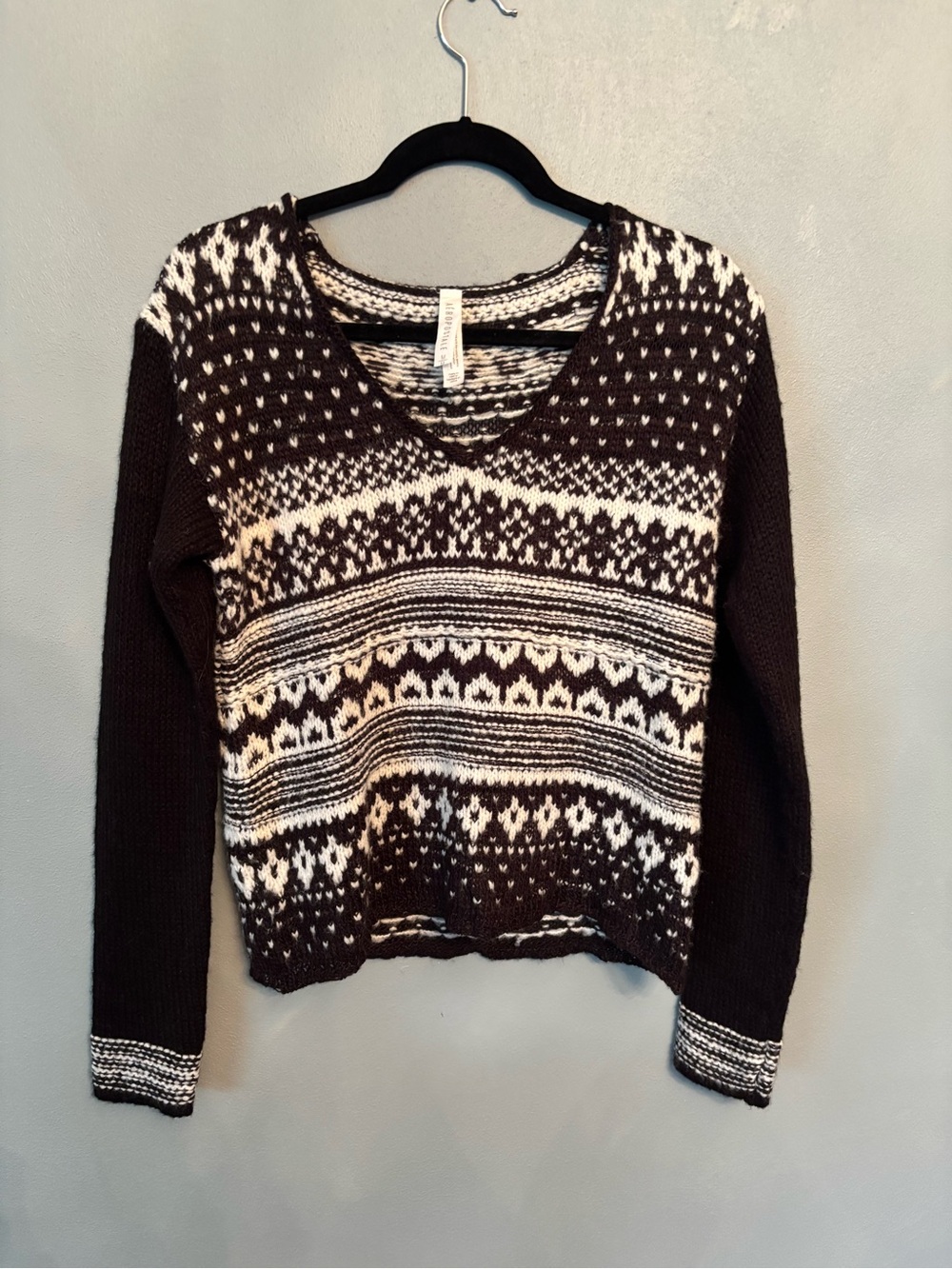 Aeropostale V-Neck Black & White Patterned Women’s Sweater